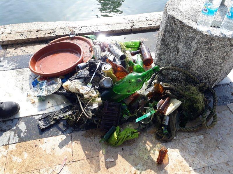 Köyceğiz'de yapılan göl temizliğinden halı çıktı 