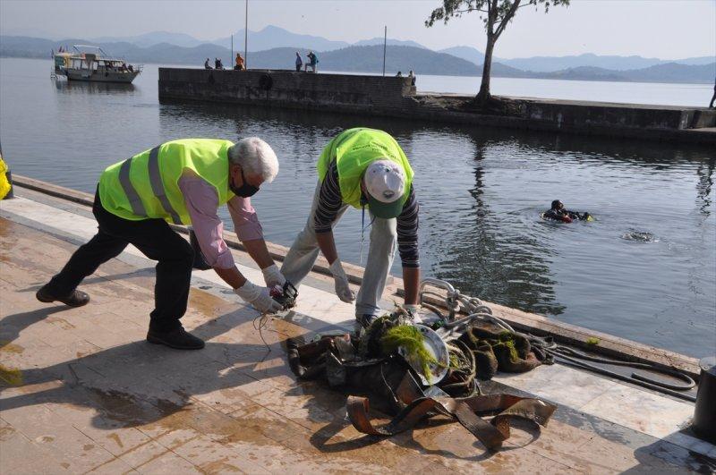 Köyceğiz'de yapılan göl temizliğinden halı çıktı 