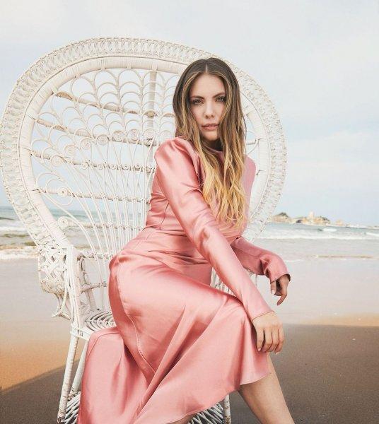 Son dönemin sevilen kadın oyuncusu Eda Ece'nin paylaşımları