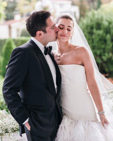 Yeni gelin Nazlı Kayı'nın giyim tarzı