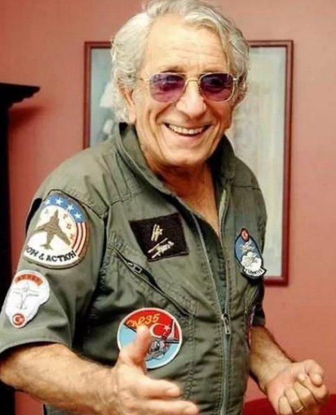 Fotoğraflarla usta tiyatrocu Nejat Uygur