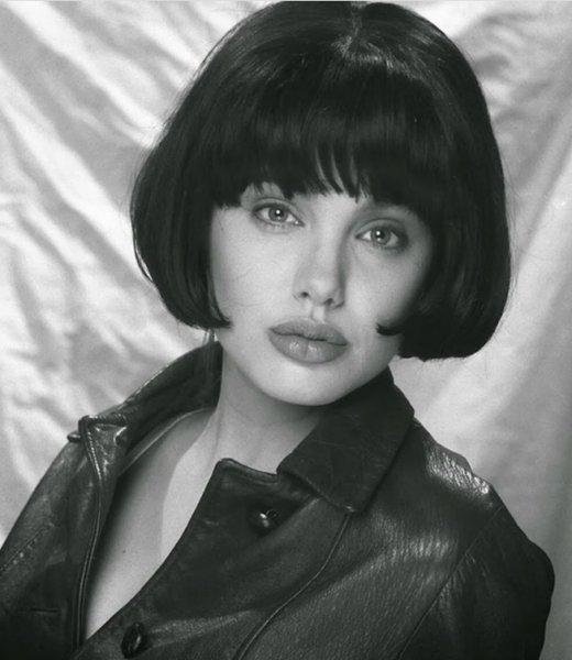 Hollywood yıldızı Angelina Jolie'nin 15 yaşındaki pozları