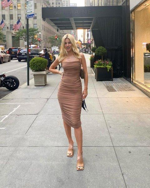 Yeni gelin Nazlı Kayı'nın giyim tarzı