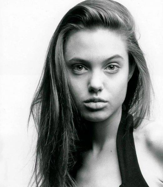 Hollywood yıldızı Angelina Jolie'nin 15 yaşındaki pozları