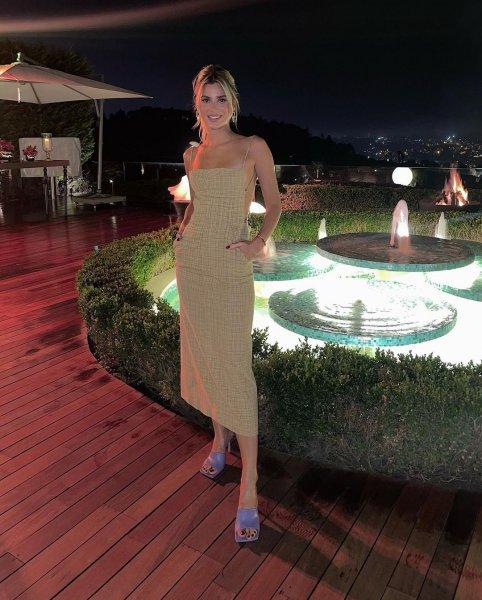 Yeni gelin Nazlı Kayı'nın giyim tarzı