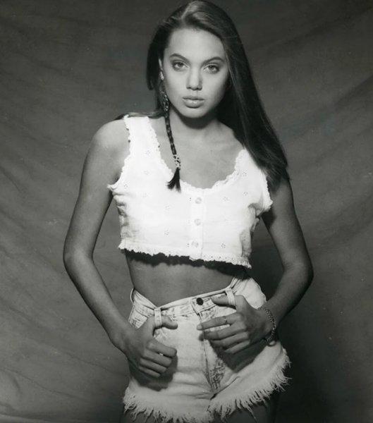 Hollywood yıldızı Angelina Jolie'nin 15 yaşındaki pozları