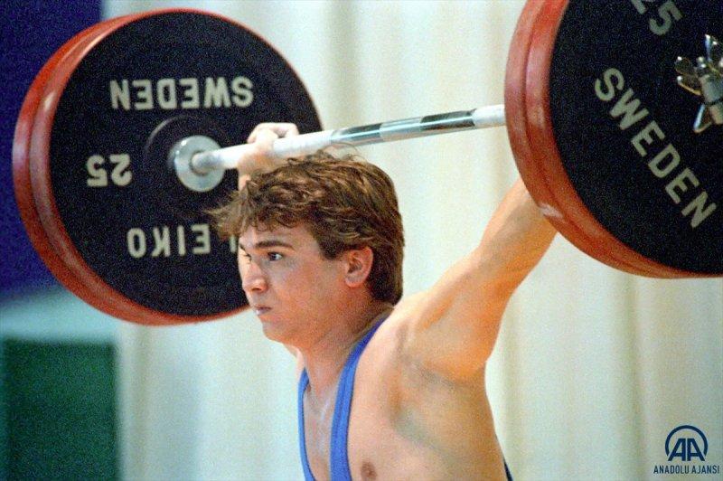 'Cep Herkülü' Milli halterci Naim Süleymanoğlu'nun ölüm yıldönümü