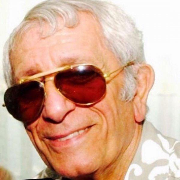 Fotoğraflarla usta tiyatrocu Nejat Uygur