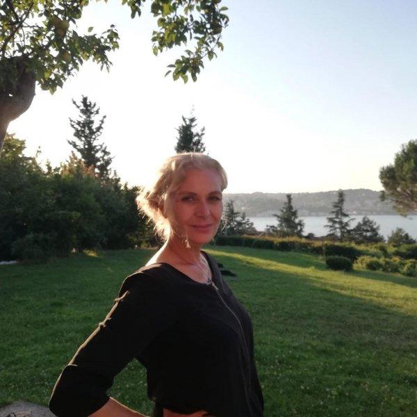 Bikinili pozlarıyla gündeme oturan Hatice Aslan'ın paylaşımları