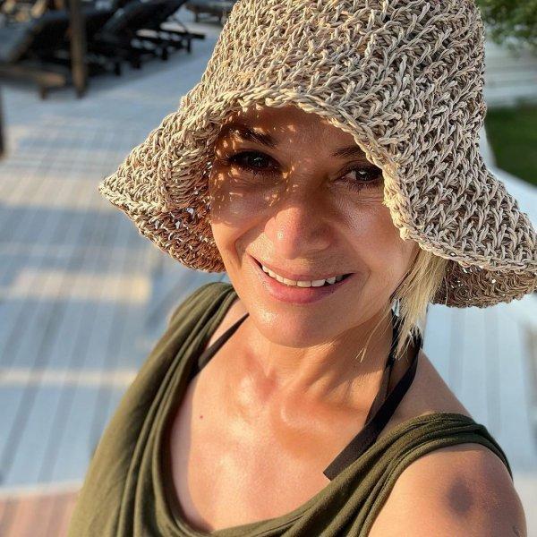 Bikinili pozlarıyla gündeme oturan Hatice Aslan'ın paylaşımları