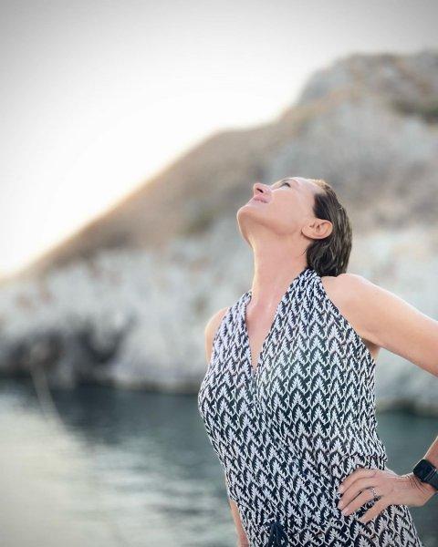 Bikinili pozlarıyla gündeme oturan Hatice Aslan'ın paylaşımları