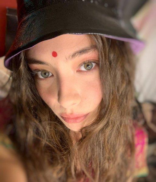 Fransızların konuştuğu Neslihan Atagül'ün en beğenilen kareleri