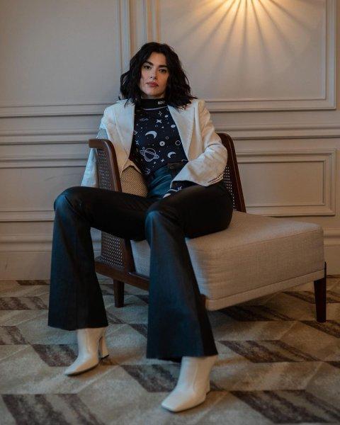 Güzelliği ile dillerden düşmeyen Nesrin Cavadzade 