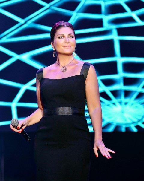 Sosyal medyada Sibel Can şıklığı