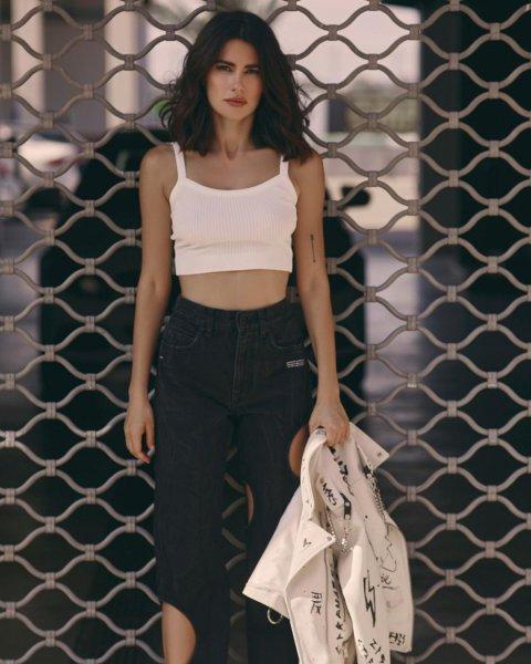 Güzelliği ile dillerden düşmeyen Nesrin Cavadzade 