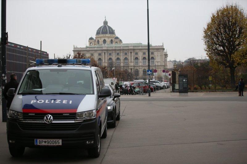 Avusturya'da 20 günlük sokak yasağı