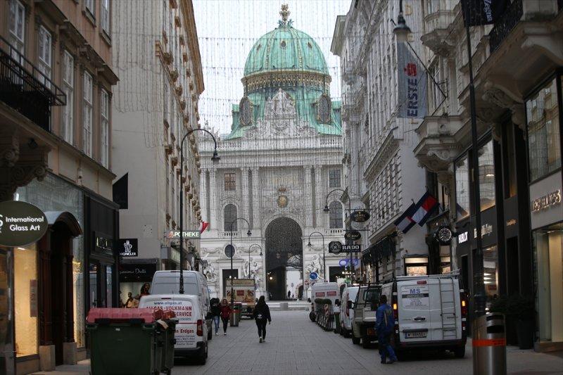 Avusturya'da 20 günlük sokak yasağı