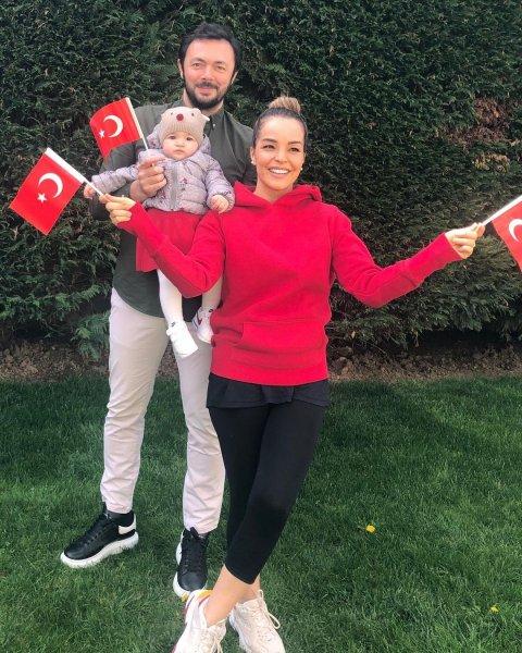Yakın zamanda anne olan Bengü ve ailesi