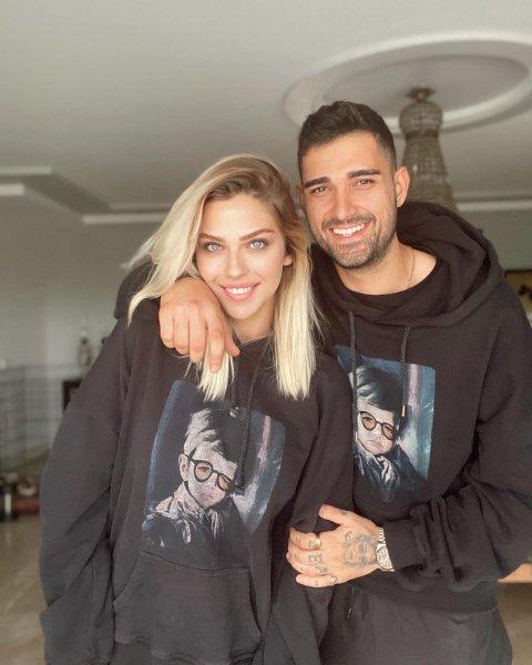 Çiçeği burnunda İdo ve Yasemin çifti