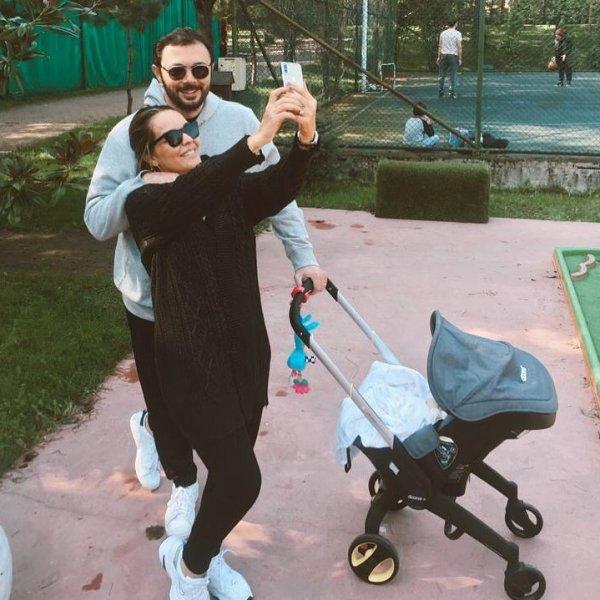 Yakın zamanda anne olan Bengü ve ailesi