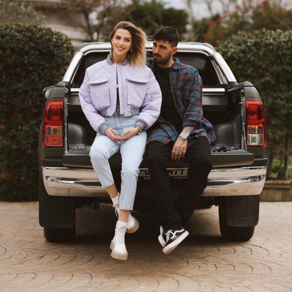 Çiçeği burnunda İdo ve Yasemin çifti