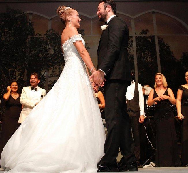 Yakın zamanda anne olan Bengü ve ailesi