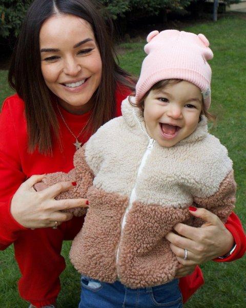 Yakın zamanda anne olan Bengü ve ailesi