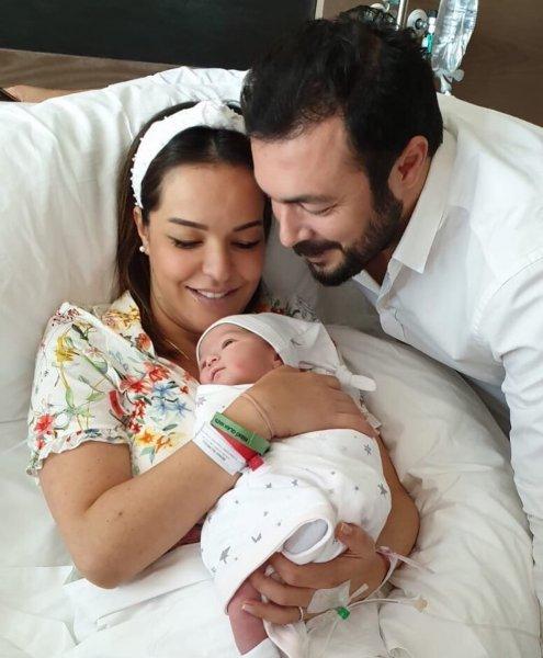 Yakın zamanda anne olan Bengü ve ailesi