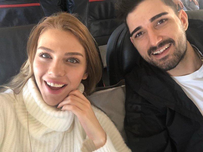 Çiçeği burnunda İdo ve Yasemin çifti