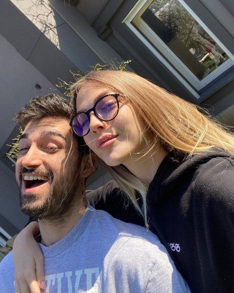 Çiçeği burnunda İdo ve Yasemin çifti