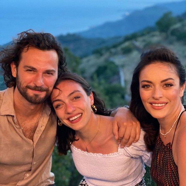 Son zamanların sevilen oyuncusu Ezgi Mola'nın paylaşımları