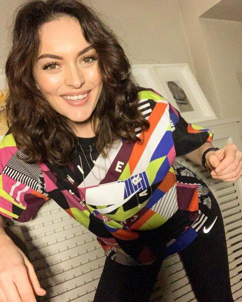 Son zamanların sevilen oyuncusu Ezgi Mola'nın paylaşımları