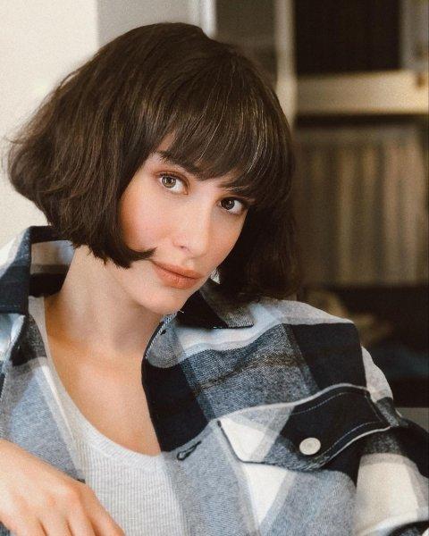 Sosyal medya pozlarıyla görenleri büyüleyen Hande Doğandemir