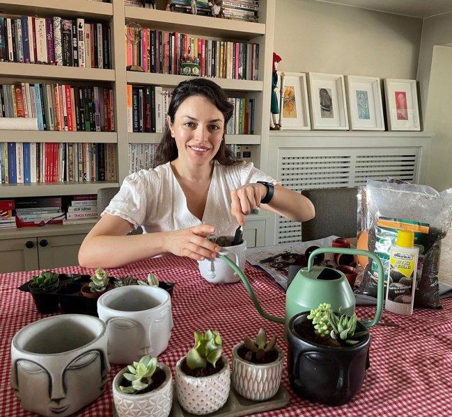 Son zamanların sevilen oyuncusu Ezgi Mola'nın paylaşımları