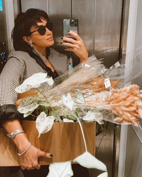 Sosyal medya pozlarıyla görenleri büyüleyen Hande Doğandemir