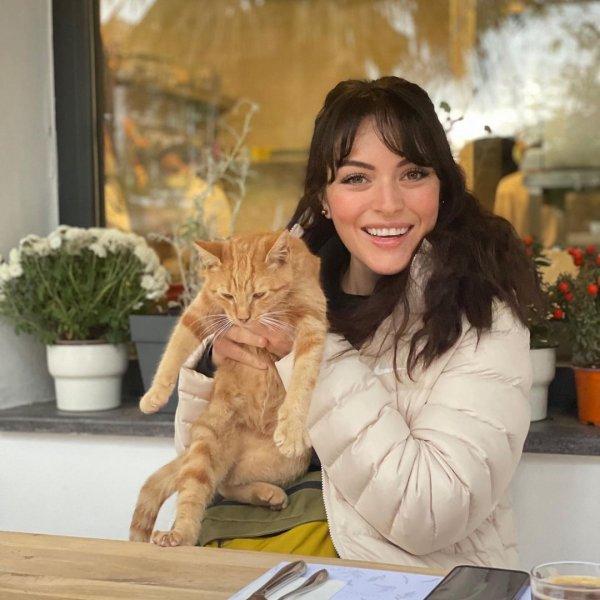 Son zamanların sevilen oyuncusu Ezgi Mola'nın paylaşımları