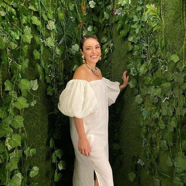 Son zamanların sevilen oyuncusu Ezgi Mola'nın paylaşımları