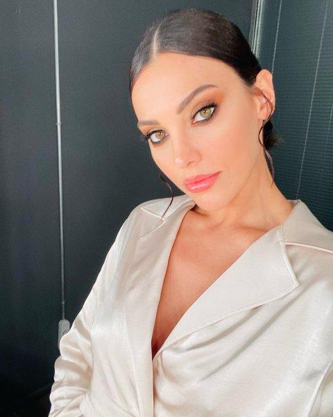 Tuvana Türkay'ın iddialı Instagram fotoğrafları