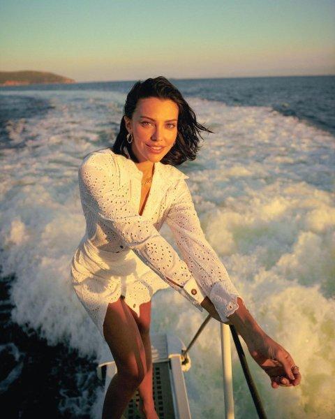 Tuvana Türkay'ın iddialı Instagram fotoğrafları