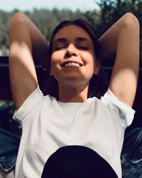 Aslı Enver'in herkesi büyüleyen doğal güzelliği