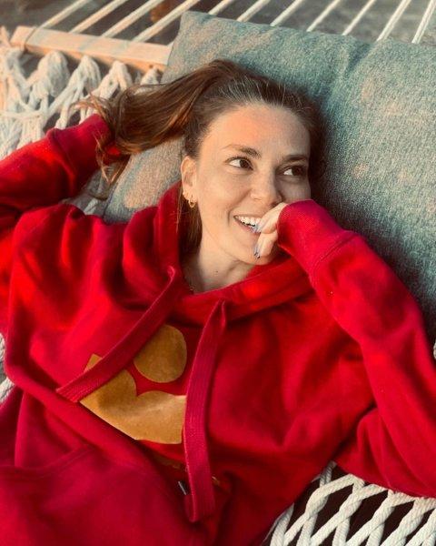 Aslı Enver'in herkesi büyüleyen doğal güzelliği