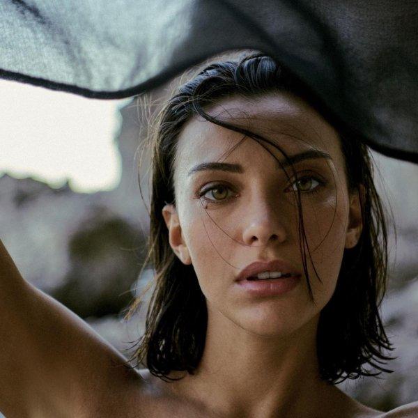 Tuvana Türkay'ın iddialı Instagram fotoğrafları