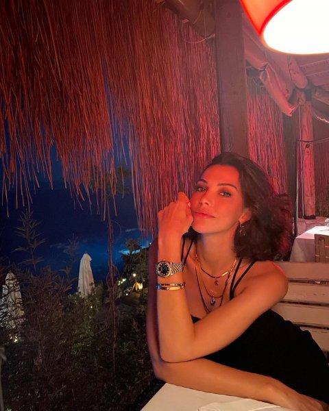 Tuvana Türkay'ın iddialı Instagram fotoğrafları