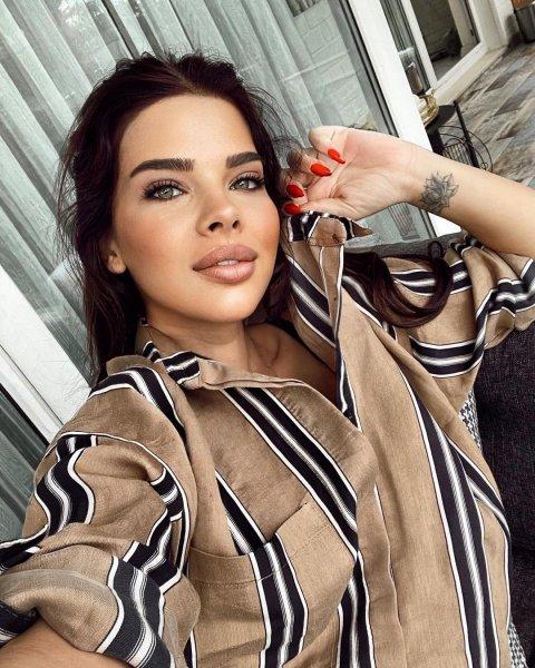 Sosyal medyada Damla Ersubaşı 