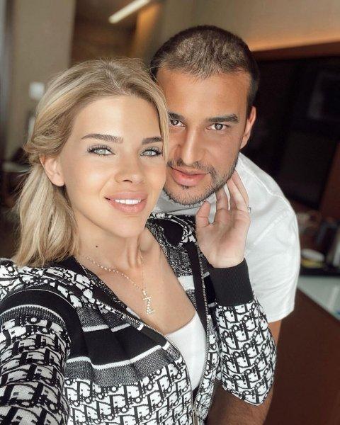 Sosyal medyada Damla Ersubaşı 