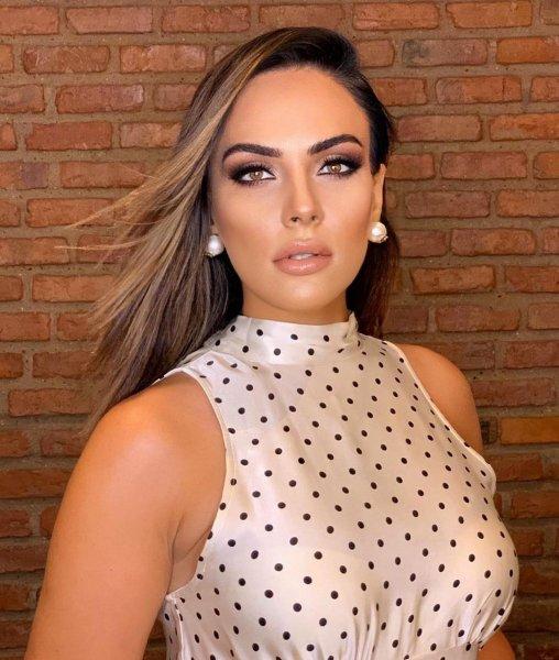 Spiker Buket Aydın'ın cesur pozları