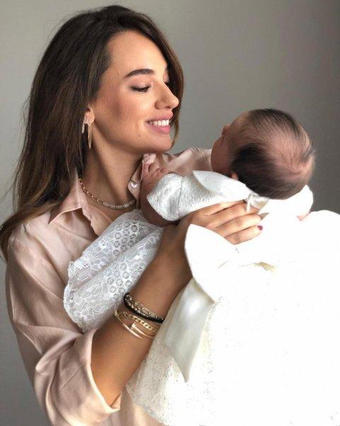 Seda Bakan ve ailesi