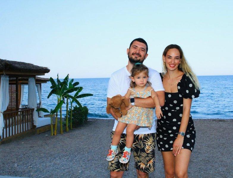 Seda Bakan ve ailesi