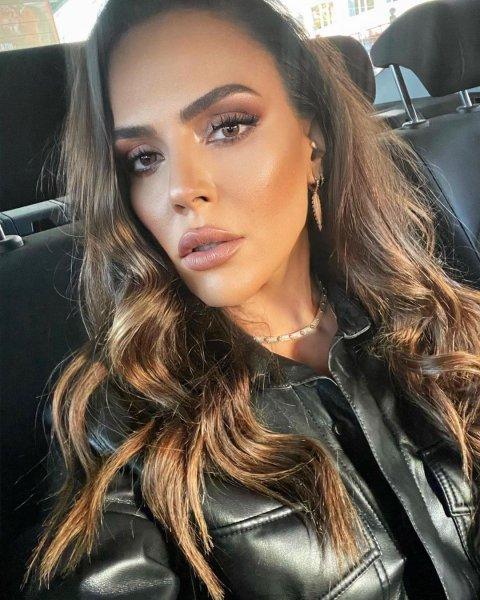 Spiker Buket Aydın'ın cesur pozları