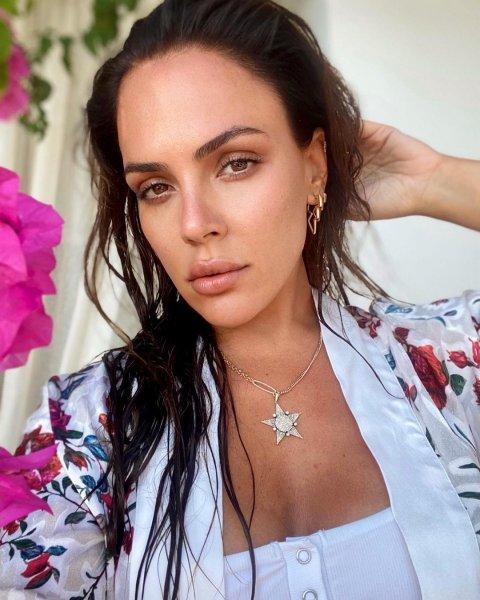 Spiker Buket Aydın'ın cesur pozları